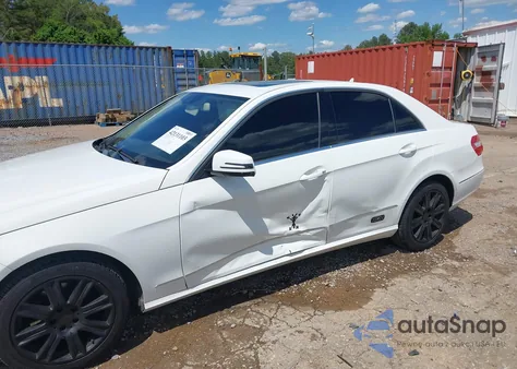 2013 Mercedes-Benz E 350 z USA, uszkodzony, nr VIN WDDHF5KBXDA706203